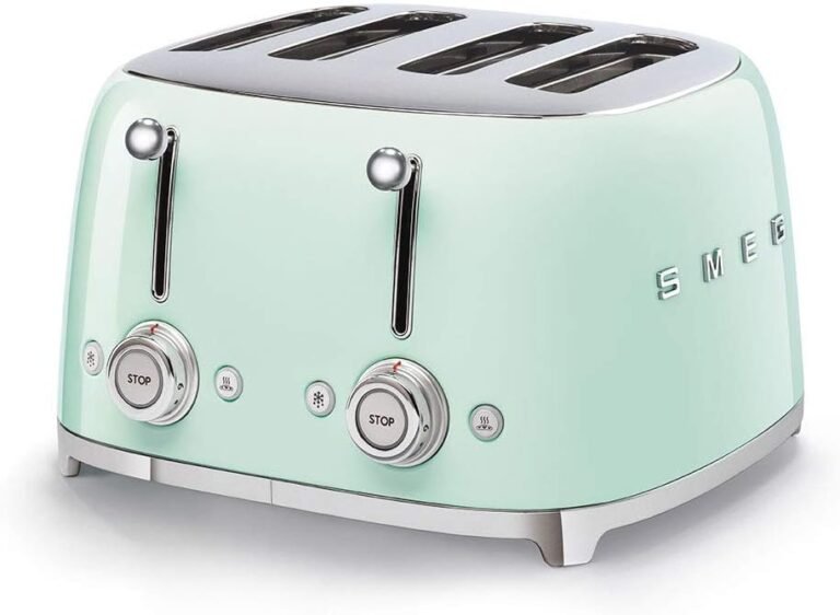 SMEG TSF03 4-slice toaster in pastel green